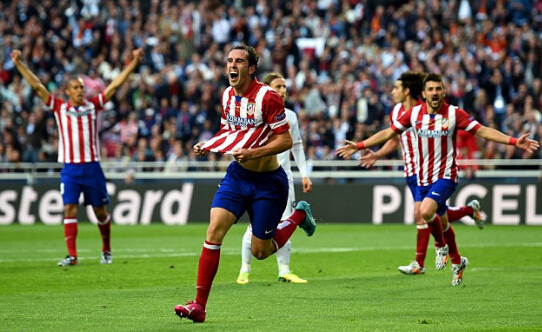 曼联客场4-1胜狼队，B费2射1传，取得3轮不败，积分追平切尔西，排名升至第六。（曼联客场4-1大胜狼队，B费双响+助攻，联赛三轮不败，积分追平切尔西升至第六位）