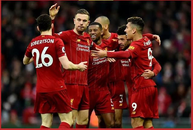 萨勒马克尔斯比赛里与裁判对峙，还被裁判踢了一脚