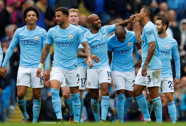 全网首发，足球纪录电影《决战梭鱼湾》明日12：00登陆爱奇艺（明日12：00，足球纪录电影《决战梭鱼湾》全网首发，上线爱奇艺）