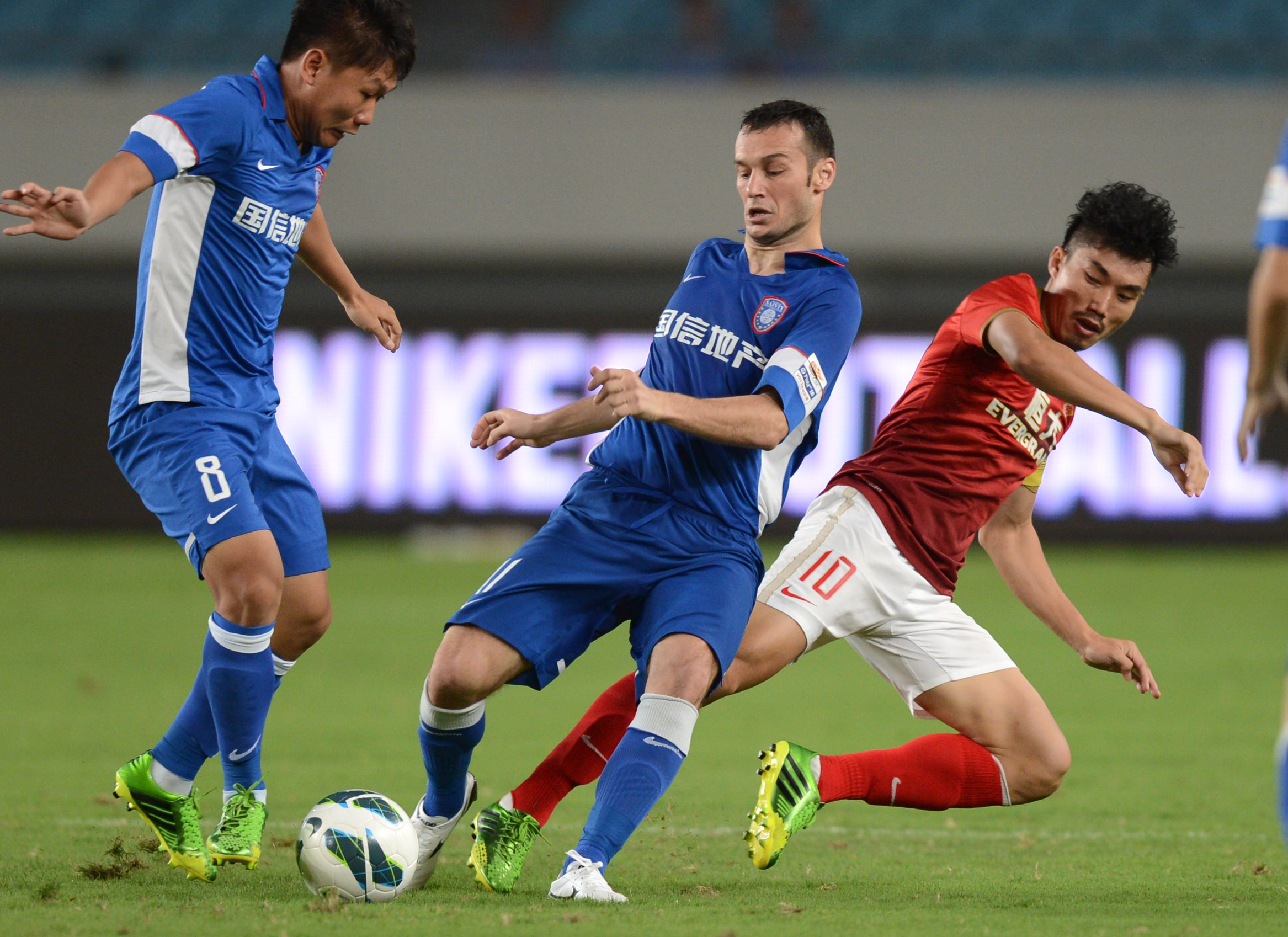 老龄化危机！蓝黑军团青训供血之后防篇（后防老化告急：蓝黑军团青训接力上位）