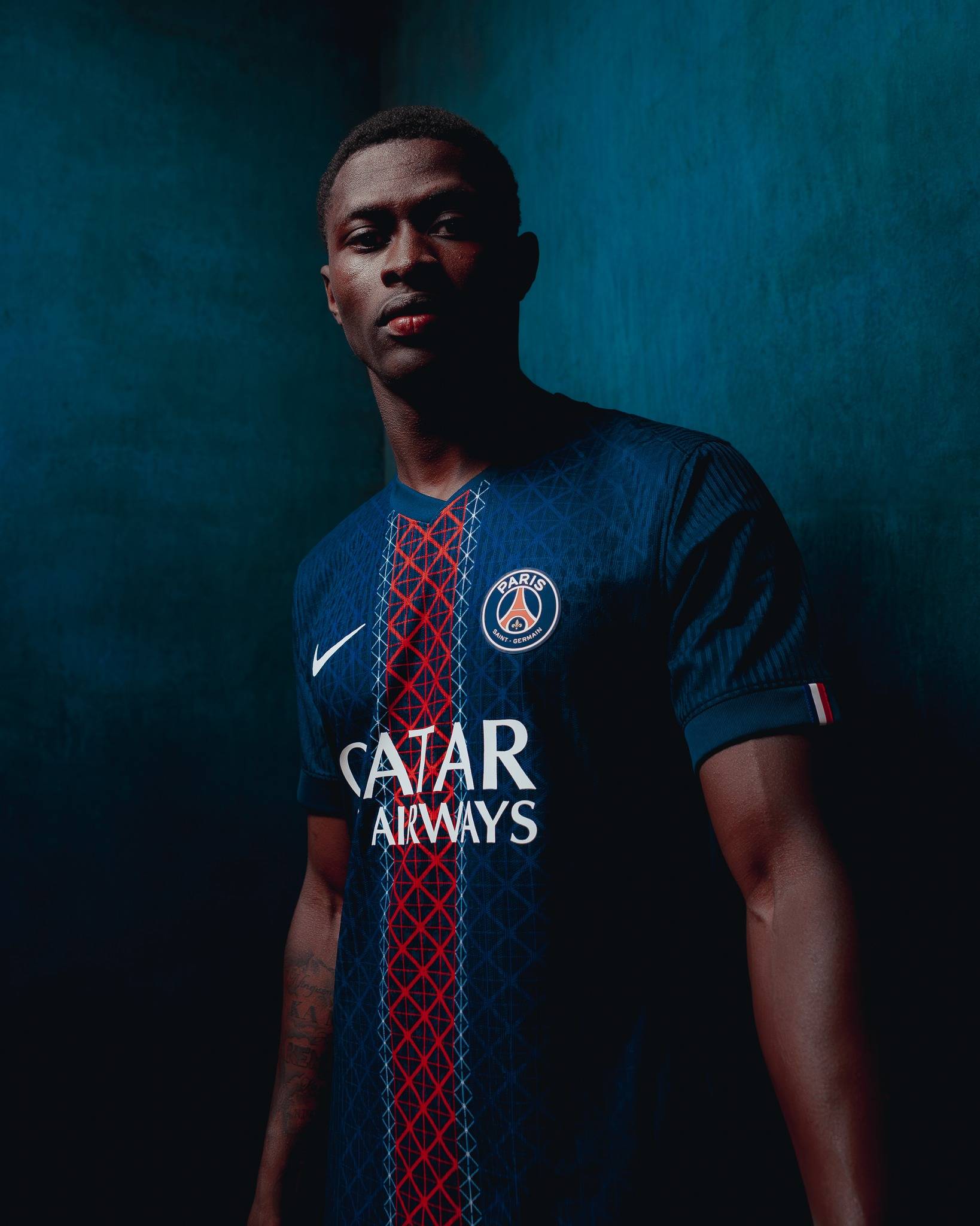 不看好邵佳一执教国足❗详细介绍邵佳一履历❗（邵佳一执教国足前景存疑：生涯履历详解）