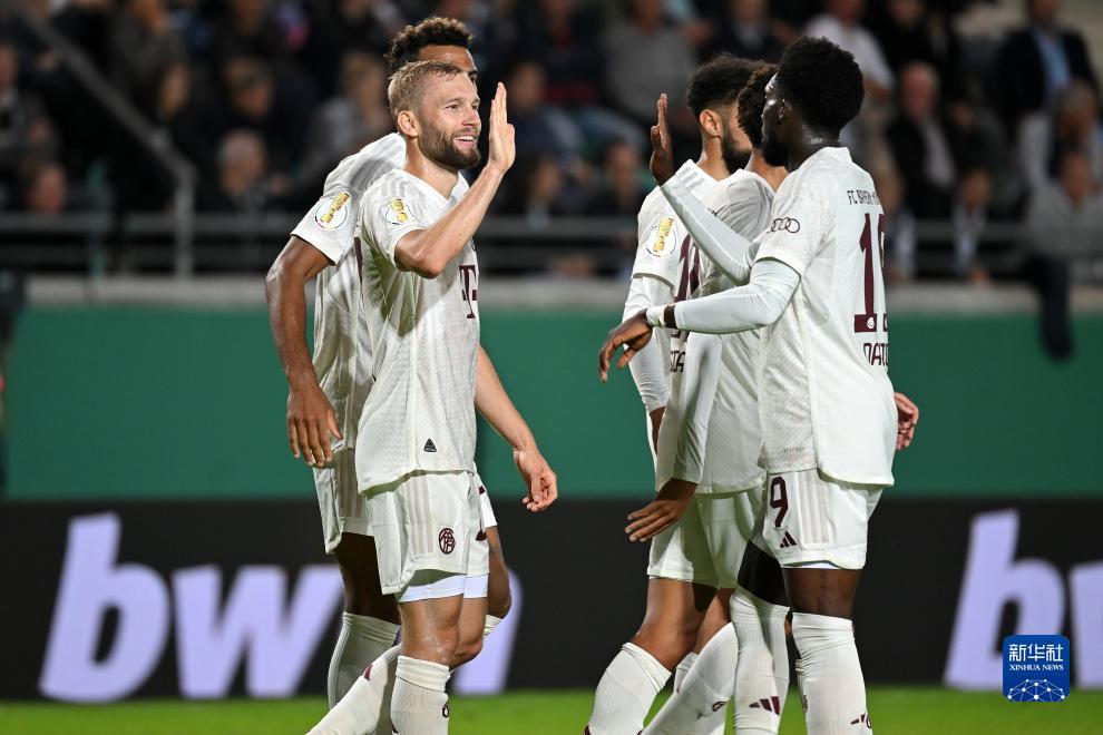 官方：多特与34岁第二门将亚历山大-迈尔续约至2027年