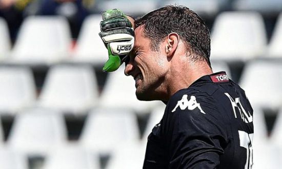 连救4个局点轰6-0！王曼昱打出窒息逆转，第三局直接打崩对手（连救4个局点后6-0反击，王曼昱上演窒息式逆转，第三局彻底打垮对手）