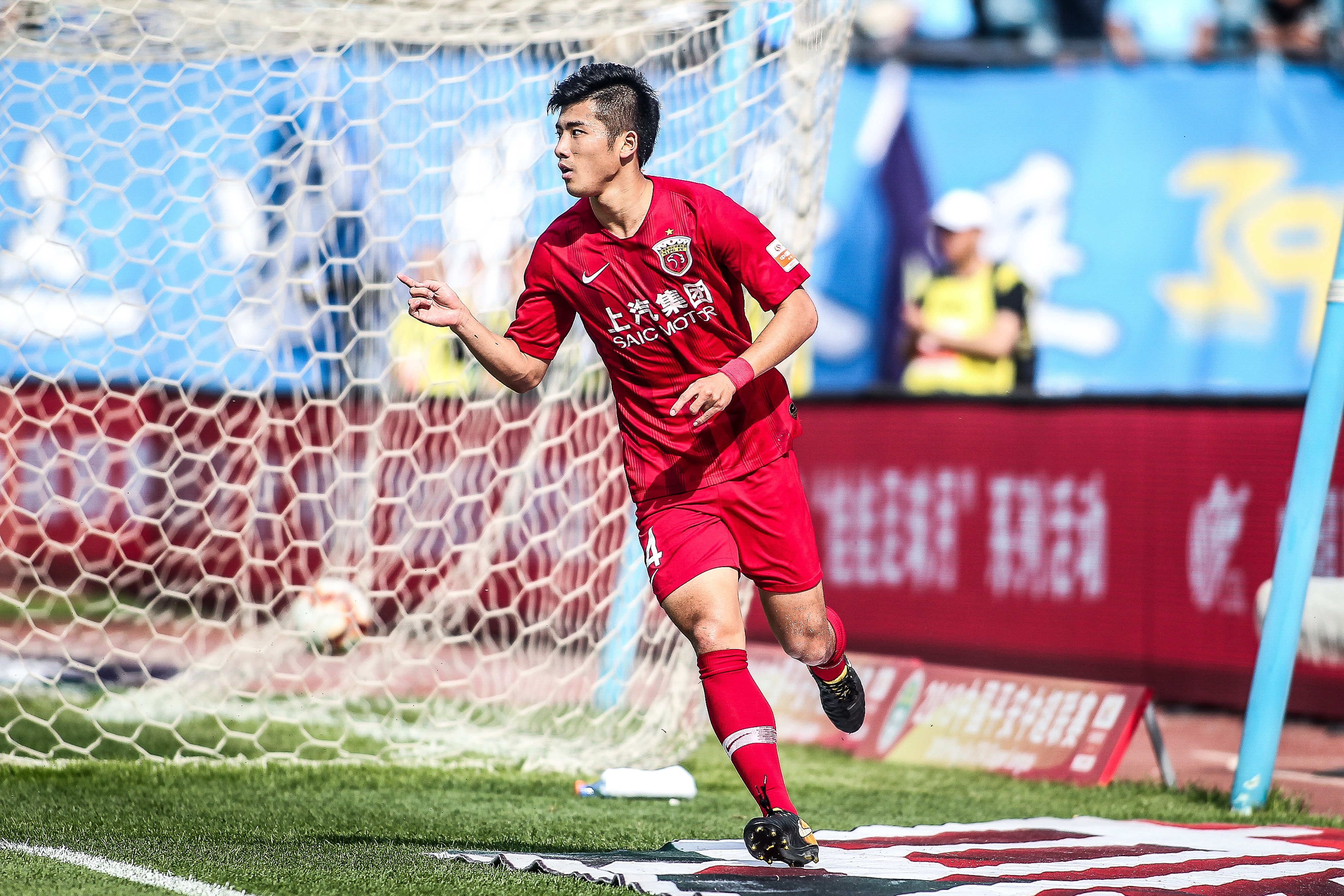 前巴萨总监：我们当时想签下伊萨克，目的是让他接替苏亚雷斯