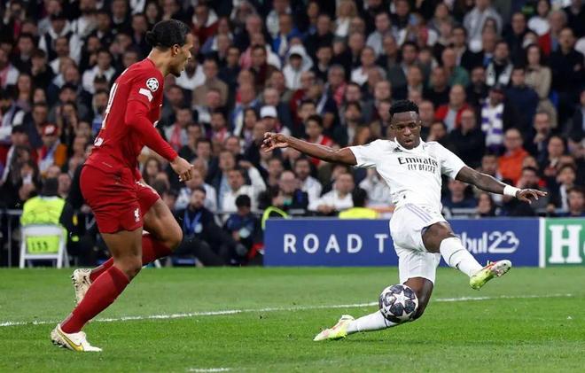 每体：阿劳霍大概率将在周中欧冠继续首发，加西亚代替孔德