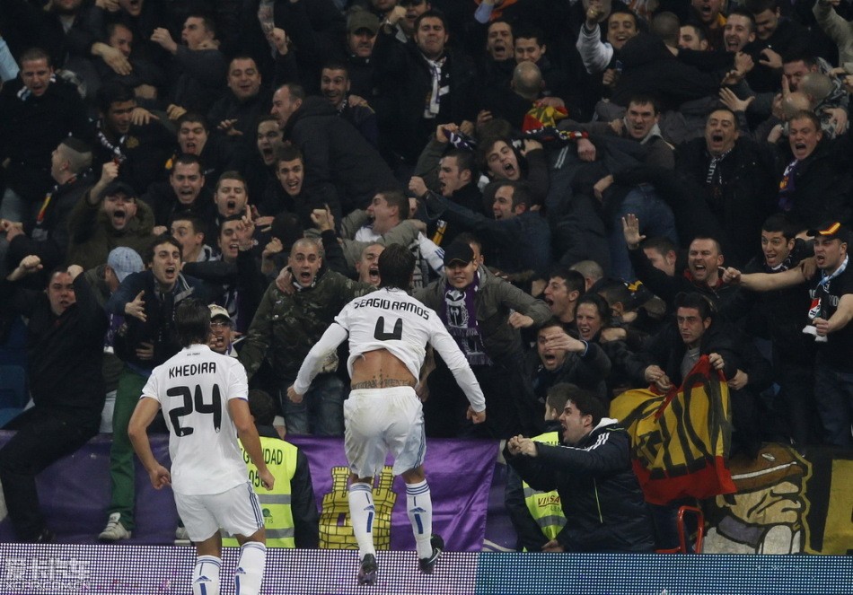 足球国足球员获赞：比赛态度专业（国足队员获赞：以专业态度投入比赛）