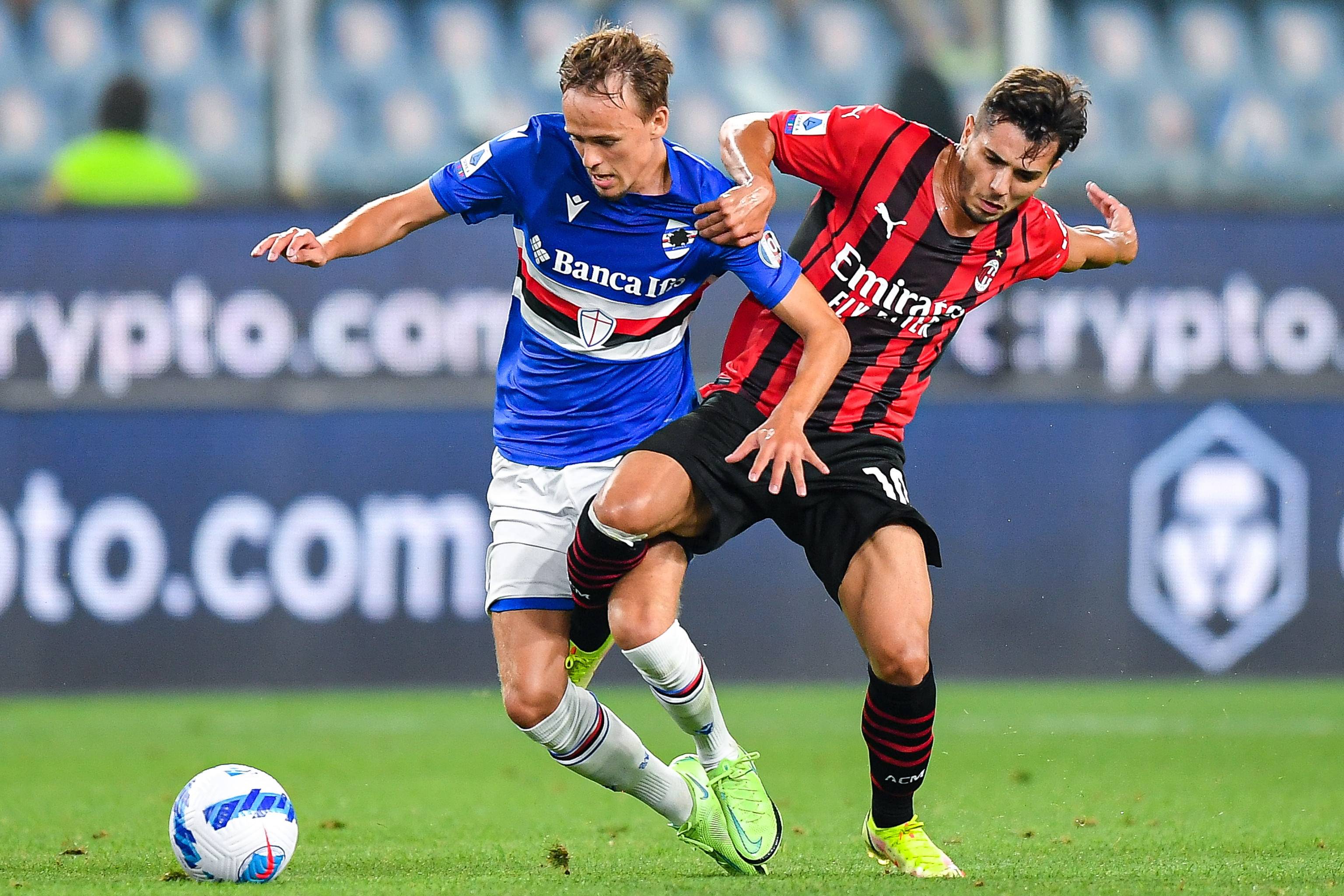 中超赛场争议判罚：VAR判罚引发热议,（中超再起争议：VAR判决掀起热议）