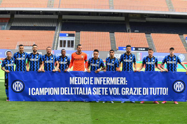 康宁汉姆：盛赞队友拥有振金手指，盼其冲击最佳防守球员（康宁汉姆力赞队友具“振金之手”，期待其角逐最佳防守球员）