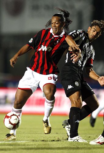 意媒：为避免球迷干扰，斯帕莱蒂决定尤文不在那不勒斯过夜（意媒：为避球迷骚扰，斯帕莱蒂决定尤文不在那不勒斯留宿）