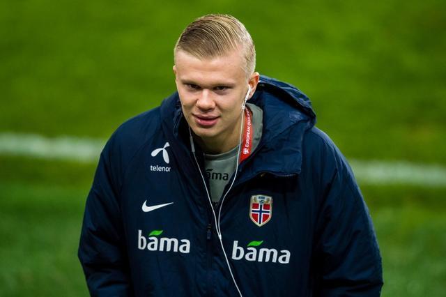 自贡一女士购买川超门票被骗，陆续转账13万余元（自贡女子购川超门票遭诈骗，先后转出13万多元）