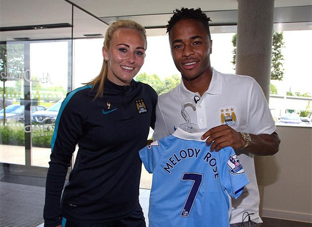 阿森纳发布第三球衣：晨霜白为主基调！（阿森纳推出第三款球衣：以晨霜白为主色）