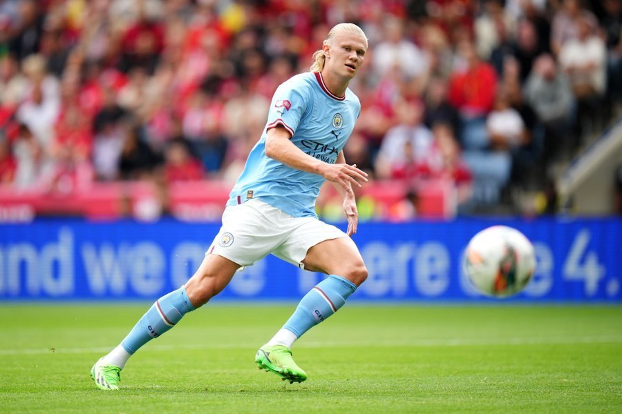 中超改跨年制，融入世界还是盲目跟风？（中超跨年赛制：拥抱国际还是随波逐流？）